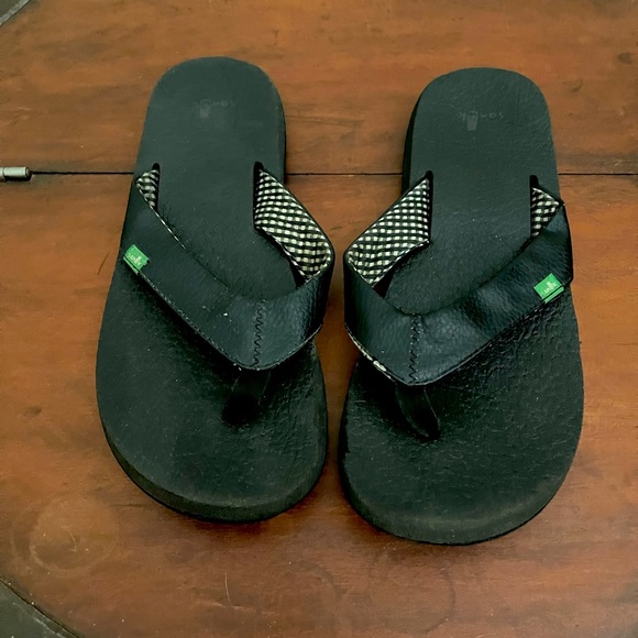 Sanuk Sandals - Picture 1 of 4